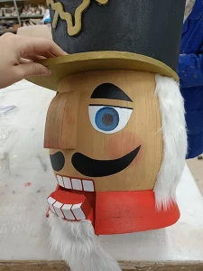 Photo du mécanisme de la bouche d'un masque de casse noisettes en plastazote