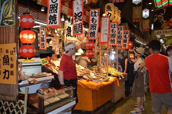 Photo du marché de Nishiki à Kyoto au Japon