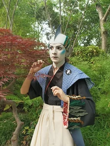 Photo portrait du costume et maquillage du Samebito, en vêtements traditionnels japonais, tiré du conte La reconnaissance de l'homme requin de Lafcadio Hearn, réalisé par Chloé Tuffigo